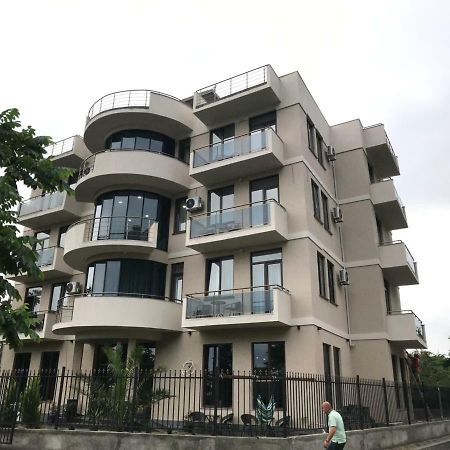 Hotel Fleur De Lis Gonio Exterior foto